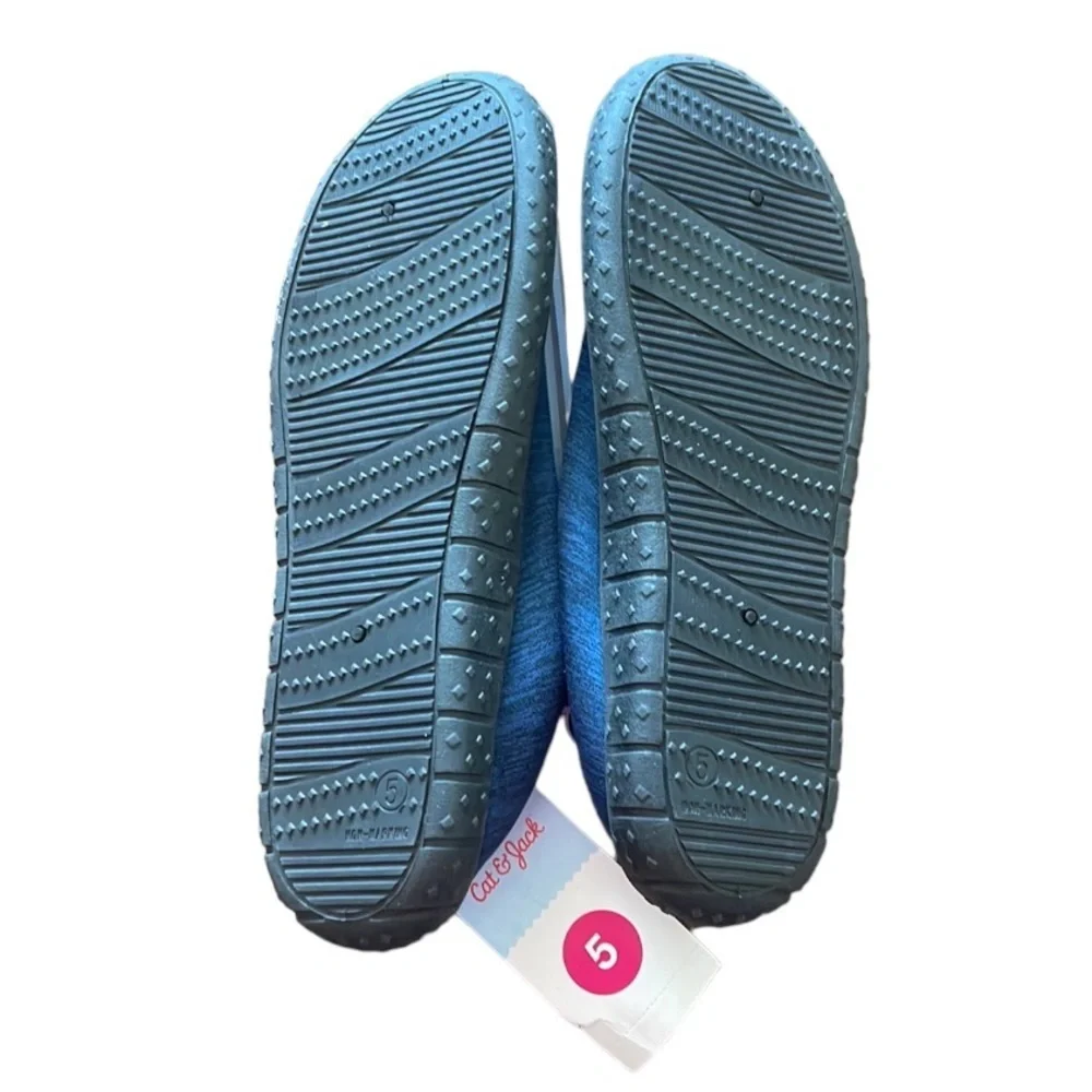 NWT Cat & Jack Blue Boys Water Shoes Size 5